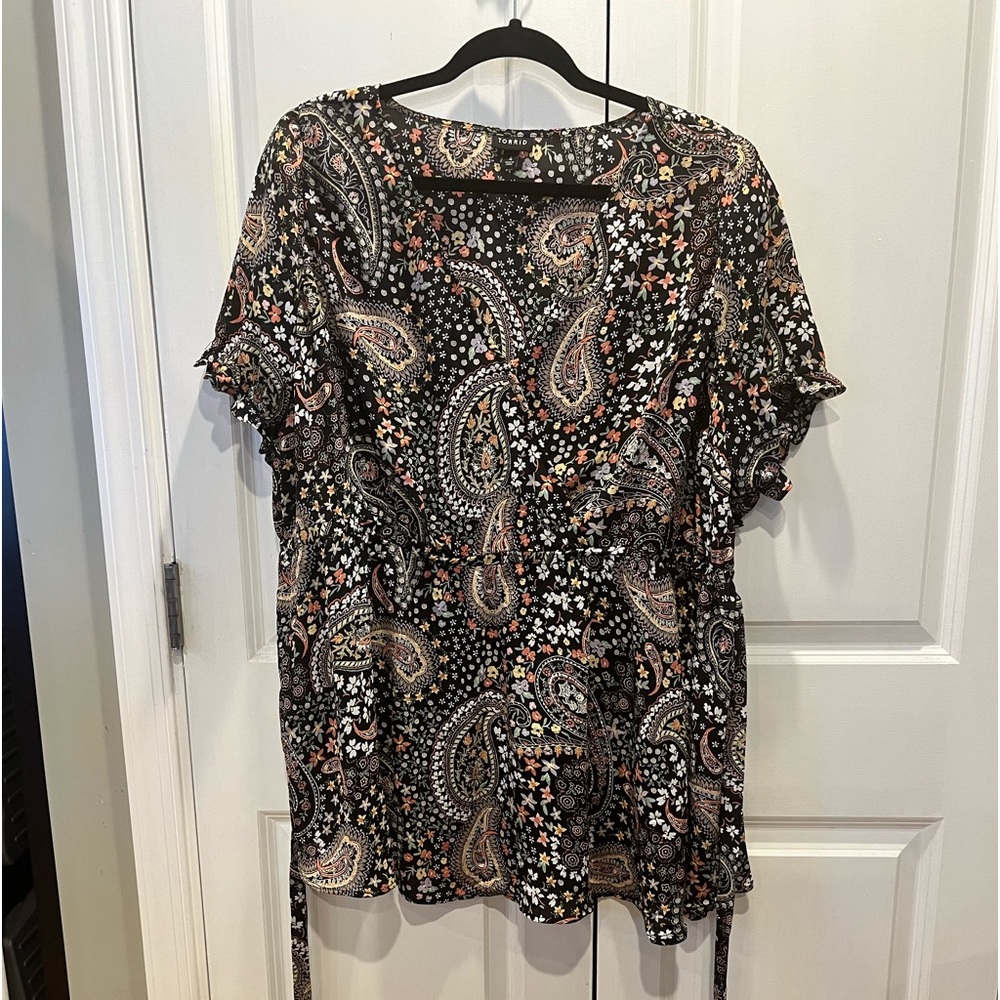 Torrid 4x multicolor babydoll front tie top. Never worn.